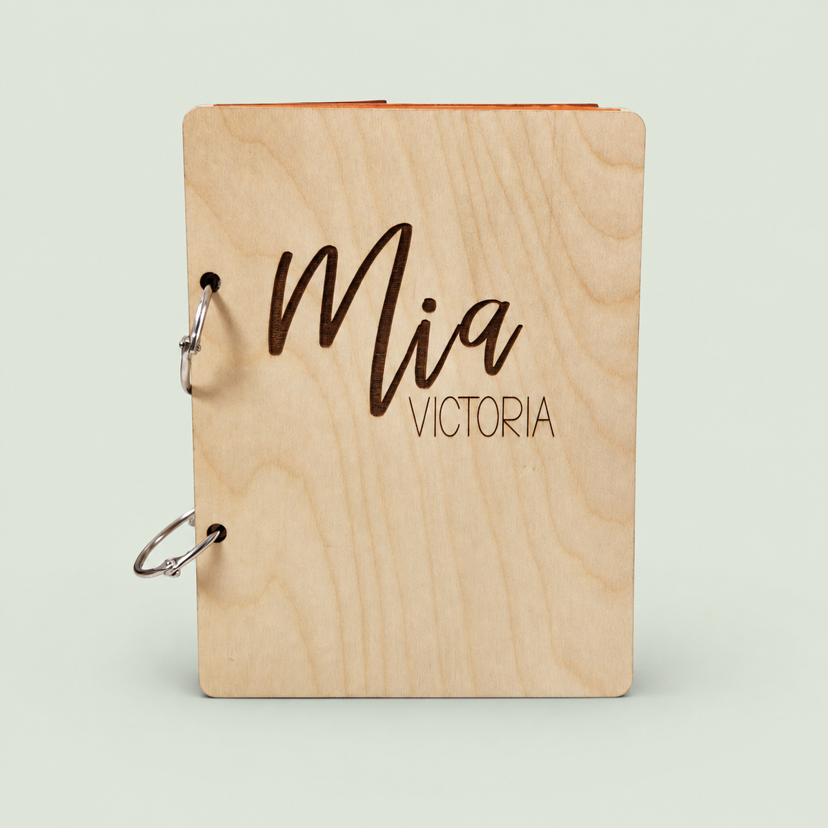 Wooden greeting card keeper engraved Mia Victoria, bound with two silver rings.